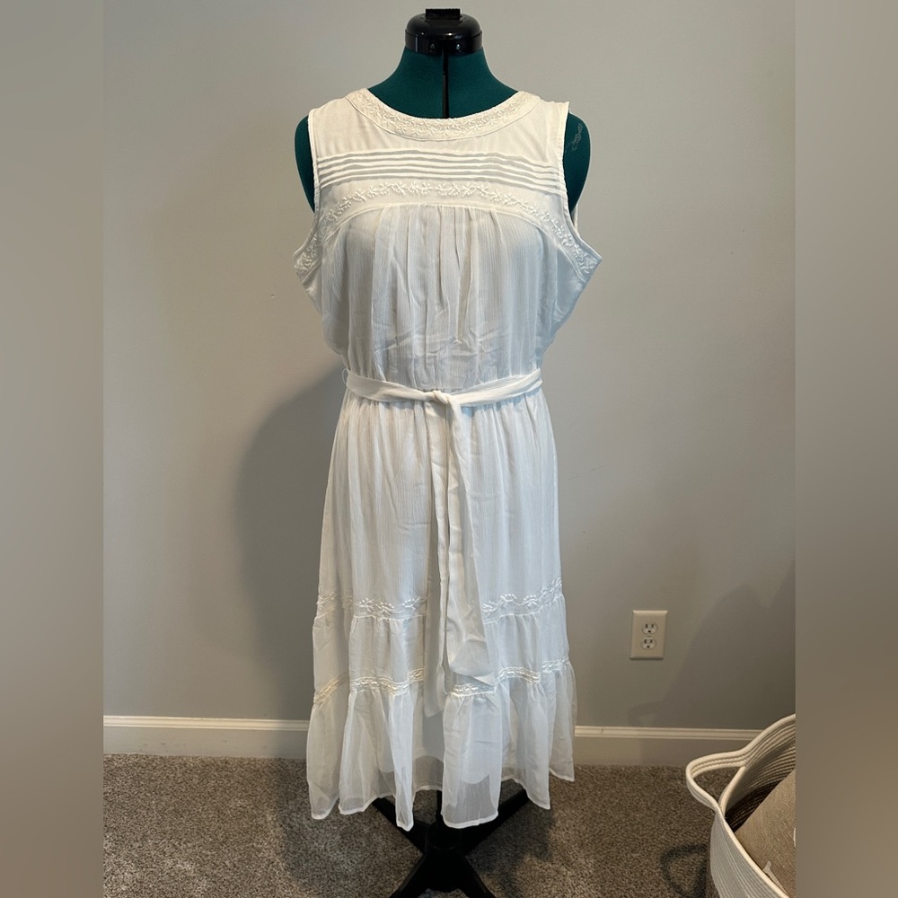 Elegant White Sleeveless Dress NWOT